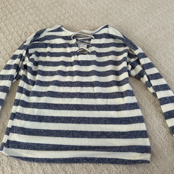 NEW Girls Comfy Long Sleeve Top Size XL - Picture 2 of 3